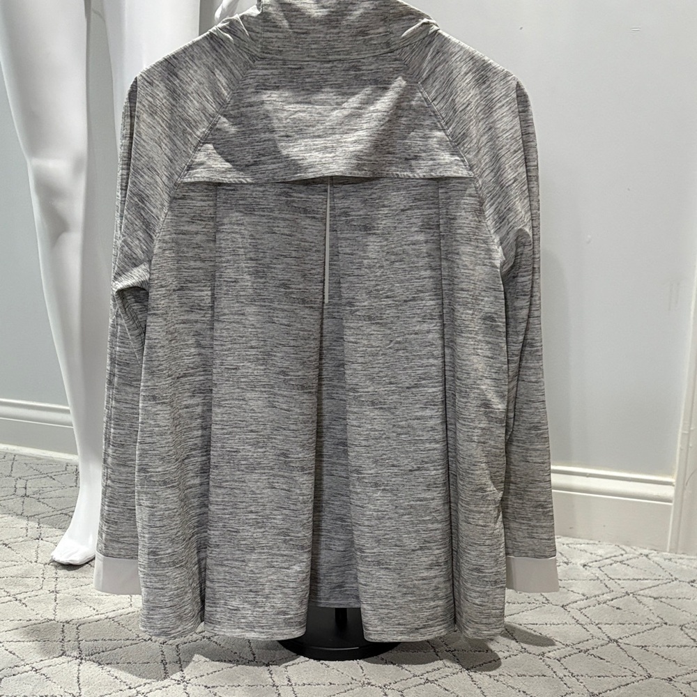 Lululemon Women’s Zip Jacket- so silky soft!! Wonderful condition! M/L - 6 - Picture 5 of 9